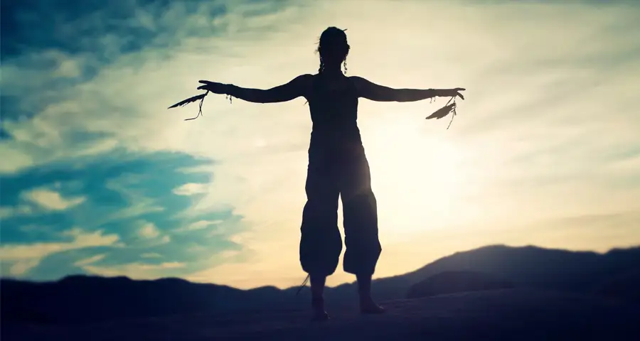 mujer en estado de meditación